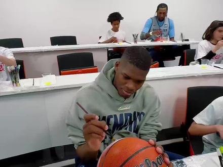 篮球上作画🎨,看看谁画的最好~