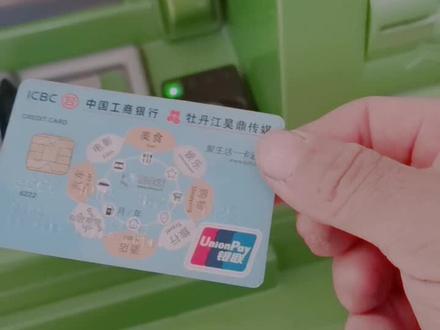 在俄罗斯是可以用中国卡取俄罗斯钱的,很多朋友都不知道,来俄罗斯带那么多现金,这里微信支付宝用不了,必须用现金。