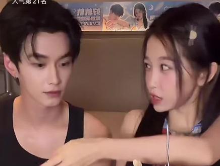 虞书欣和小石榴们的第六年生日🎂太有爱了 😍
何与的祝福:祝小石榴们和朝朝永远在一起
双轨(已昏头 #虞书欣和小石榴 #生日快樂 #糟糕是心动的感觉