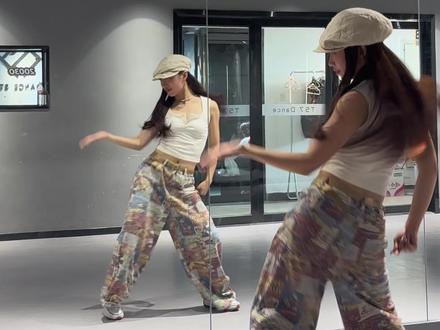 踩高跷 摇一个 #抖音潮流舞蹈地图 #李6v编舞 #大展phonk图 #舞蹈教学 #一学就会系列