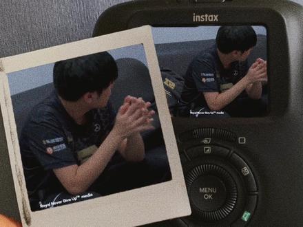 比赛结束Gala还是忍不住在休息室自责的哭了出来,我从没有笑过当初那个只身飞入人群的卡莎,因为我始终坚信他的内心一定藏着一头嗅觉张开随时扑食的猛虎!#rng #msi #2022msi #rng夺冠