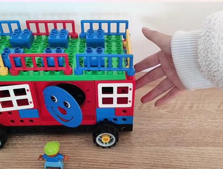 乐高《双层巴士》#乐高大颗粒 #4岁 #螺丝刀 带孩子做一个城市观光车 难度系数:🌟🌟🌟🌟#启蒙教育