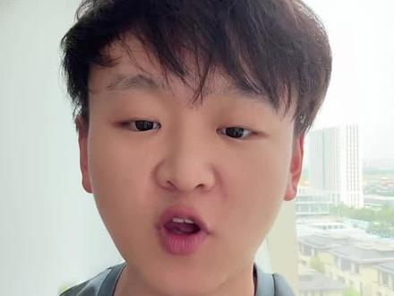 昭通知有给学校后面备注的信息,你们一定要注意,你们报考的每个志愿学校和专业组都一定是你们想要被录取之后小区的,如果你被录取不愿意去的志愿,你就不要往你的报考表上#报考指南书籍 #志愿填报数据 #河南高考志愿填报 #一人一个高考志愿建议