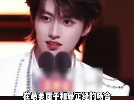 我今天穿了红底鞋呦~朱志鑫的名场面又增加了#老铁娱乐观察站 #朱志鑫 #微博之夜 #搞笑名场面 #top登陆少年