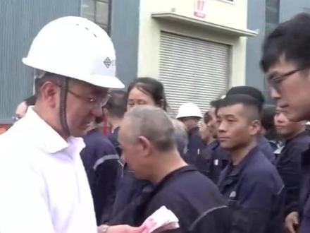 近300万现金+50吨西瓜现场发,河南最爱发钱老板又来了!高温天气,工作压力大,给每人发500元现金和一袋瓜#河南dou知道 #媒体精选计划