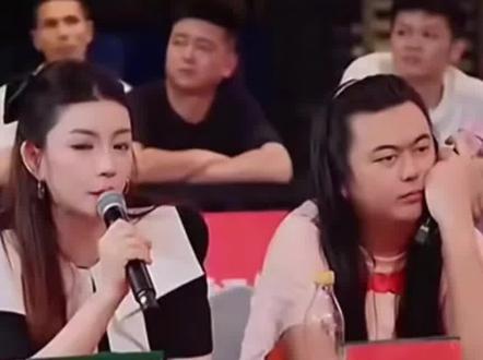 贤灿大舞台昨晚冰晴玲节奏的原因 看完这个回放,我觉得贤灿希望冰晴玲给选手多打一点,但是冰晴玲想打平,把命运交给观众,然后反复犹豫了3分钟,可惜选手最后就输了20分,如果昨晚分差大都没节奏,主要是分差太小了,然后冰晴玲犹豫不决的打分,让节奏都指向她,如果冰晴玲一直坚持打平,不要犹豫,可能节奏也不会指向她。#贤灿大舞台 #贤灿 #冰晴玲 #小阿泽 #张晓杰