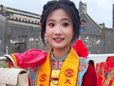 莲坛标旗陈曼玉✨陈树忠孙女,09年高颜值17岁潮汕甜妹#莲坛标旗 #陈曼玉 #甜妹 #dou来广东百千万 #潮汕标旗美女 @DOU+上热门 @DOU+小助手