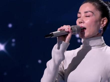 王菲演唱结束后,女儿窦靖童发文:挖嘞个亲娘#2026央视春晚