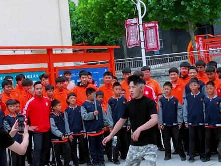 欢迎艺中人来到少林友谊学校参观交流