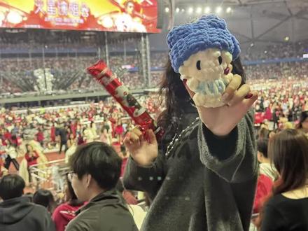 2.7那天真的好幸福啊 小花真的是个很好的人#华晨宇 #华晨宇火星演唱会 #火星 #双向奔赴 #fpy