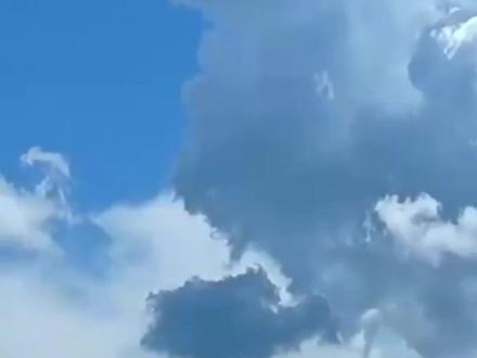 穿云箭折法 这款飞机名为穿云箭,轻松能飞50米以上,
准备一张A4纸,纵向放置。
纵向对折A4纸,然后打开,留下中间的折痕。
将两个上角向中间对折,使角的边与中间折痕对齐。
接着将左右两侧向中线再折一次。
把纸张翻过来,向上折,使尖角出头约两公分。
再次把纸张翻过来,将左右两侧向中线对折。
打开两个三角形,这就是飞机的鸭翼。
又把纸张翻过来,将尖角向上折,使底部低于鸭翼,与主翼交点相距约一公分。
然后将纸张对折,此时飞机基本成型。
两边在居中对折开翼,压平整,并调整线条与边缘,使其完全对称。
最后调整出升降舵。大功告成,快去试飞吧。记得给我点赞哦。
#纸飞机 #纸飞机的520种折法 #折纸 #折纸教程 #折纸飞机