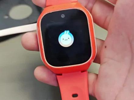 📱 **儿童手表不开机?3步教你快速解决!** #维修技巧 #儿童手表 #生活小妙招
家里的儿童手表突然罢工?别急着送修!试试这几个方法,轻松复活小手表~
🔧 **步骤1:检查充电**
• 充电线是否插紧?
• 充电口是否有灰尘?用棉签轻轻清理!
• 换充电头或插座试试,可能是电源问题!
🔋 **步骤2:长按重启**
• 按住电源键15秒以上,强制重启!
• 部分机型需组合键(参考说明书)。
⚠️ **步骤3:送修提示**
如果还是没反应,可能是电池或主板故障,建议联系售后哦!
💡 **小贴士**:定期清理手表充电口,避免汗水灰尘腐蚀!
#家长必看 #实用技巧
👍 **点赞收藏**,关键时刻不慌张!
🔔 **关注我**,分享更多数码维修干货!