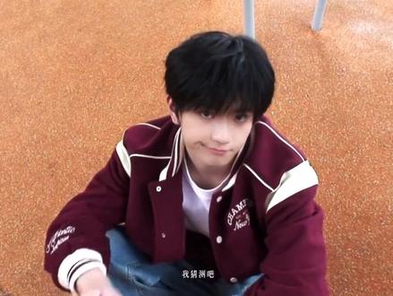 穆祉丞十八岁生日纪念MV 在大家陆续裹上厚厚衣服的季节里,你褪去了稚嫩,正式踏入了成年人的世界。我们说你勇敢、热烈,做事带着一股子冲劲,但似乎总是忽视了你坚强外壳下有些细腻而敏感的内心。你喜欢毫不犹豫提出自己的想法、表达自己的诉求,大家都说你“叛逆”“顽固”,但却忽略了在很多大家看不到的地方,你总是用你独有的温柔和美好对待着身边的一切人事物。
18岁是一个节点,预示着人生迈入了全新的阶段。祝穆祉丞十八岁生日快乐!希望你在这成年之际,把过去的一切都放进回忆的宝箱中,卸下沉重的盔甲,手握勇气的宝剑,勇敢奔向属于你精彩而自由的未来。#穆祉丞 #穆祉丞十八岁 #穆祉丞十八岁生日快乐 #TFING #TFING音乐厂牌