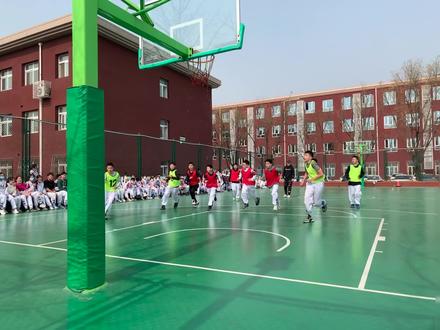 当你的班主任是体育老师……
不在乎输赢,第一天我们只得了4分,每天进步亿点点真是满满的成就感(ง •̀_•́)ง#篮球🏀 #校园生活 #记录校园时光