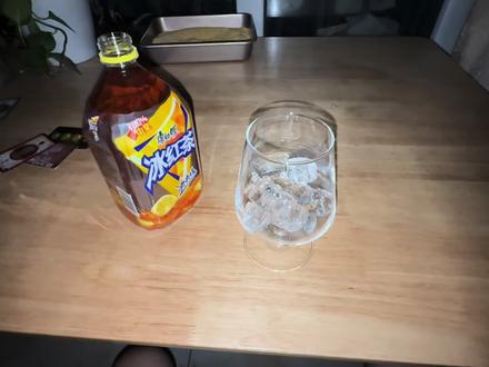 接下来这口将会很疯狂 #冰红茶 #冰块 #唐嘉琦 #秒开仙人模式