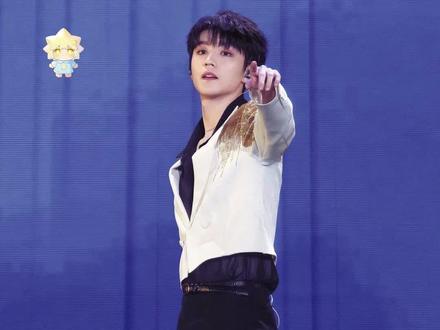 就这个帝国灯牌爽#TFBOYS#王俊凯#王源#易烊千玺#帝国