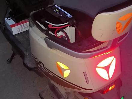 雅迪G30lite-D加装比亚迪锂电池6430跟铅酸电池组成双电池系统。用一个空开切换使用,综合续航轻松突破120公里#比亚迪锂电池#比亚迪磷酸铁锂电池