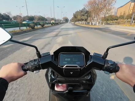 小牛NX风速真实落地速度。#小牛NX风速 #小牛电动 #外卖电动车