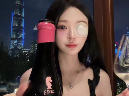 在上海面对外滩三件套免费吃新荣记是什么体验?新政独角兽、异端酒鬼套餐太绝了
餐厅🍴:新荣记bfc
配酒🍶:异端、独角兽🦄
#vlog日常 #喝一杯 #抖音美食创作人 #新荣记 #上海美食