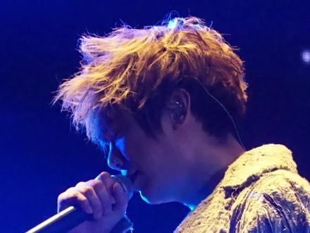 大概只有2014年才唱过几次现场的@信(苏见信) 冷门好歌《潘朵拉的盒子》。
#信 #苏见信 #苏见信shin #信乐团 #现场演唱 #乐队现场 #给我一首歌的时间 #音乐现场 #神级现场 #摇滚 #摇滚现场