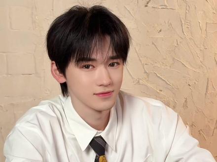 没错,和头像是同一人。 #反差 #氛围 #初雪 #变装 #秋裤