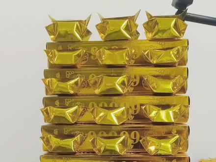 #折金纸 #金元宝堆叠 #叠元宝 #折金纸 #纸金砖半成品 清明祭祖送一对山,保佑子孙发财升官。