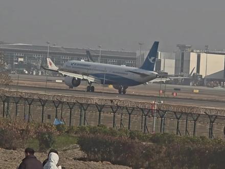 杭州萧山机场26年1月10日下午部分起降飞机 #飞机降落 #热点话题#飞友 纠正一下配音错误
第一架是738,飞重庆江北机场的
台北的是桃园,不是桃花,配音有点匆忙