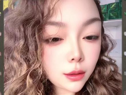 !今天3月9号,咱们把黄金行情、关键位置、影响因素,全讲明白,合规不踩雷、放心听、放心用!
最近一直跟大家强调,1100附近就是重要的底线,这是市场公认的关键支撑区间,也是这波行情的重要缺口位置。盘面一直在反复筑底,来回磨盘、震荡整理,前前后后已经磨了四次,就是为了夯实底部结构,不用恐慌,底部越扎实,后续的空间才更稳。
为什么这么走?跟地缘局势、美元、原油都有关系。外部环境的不确定性,一直给黄金托着底;美元和原油的波动,也在影响市场情绪,多重因素叠加,金价就在1100-1290大区间里震荡,今天重点在1140-1160来回拉锯,多空博弈很明显。
长线思路不变,实物配置逻辑也不变,都是看长期价值。短线的话,今天重点关注1120-1125区间,理性留意、自主判断,做好风控就好。
整体总结:3月9号黄金,1100底线筑牢、反复筑底磨盘、地缘+美元+原油托底、大区间震荡,短线看1120-1125,长线守好核心支撑,理性看待波动,不追高、不盲目,做好自己的节奏就行。
每天给大家讲实在的、合规的行情解读,不搞虚的、不踩红线,想听的家人点个关注,咱们一起稳稳看盘#北京妍姐