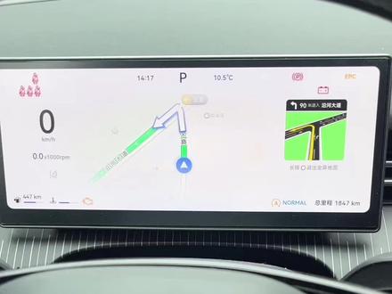 “全新瑞虎8车主注意!开车看大屏导航不方便?教你一键投到仪表盘!”
平时开车扭头看中控大屏,又麻烦又不安全,把导航投到仪表盘才是王道!操作超简单:先打开车机导航,然后找到方向盘右侧那个两个长方形叠加的按键,按两下切换仪表盘显示内容,直到出现地图界面。
最后长按方向盘上的O键,仪表盘就能全屏显示导航信息啦!开车直视前方就能看路线,安全又直观!
大家学会了吗?#全新瑞虎8 #第五代瑞虎8#车机导航仪表盘 #仪表盘导航