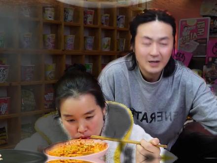 泡面先生定制版麻酱火鸡面,大面饼四包调料,还支持试吃一包哦#泡面先生 #酱里麻火鸡面 #泡面先生测评 #火鸡面推荐