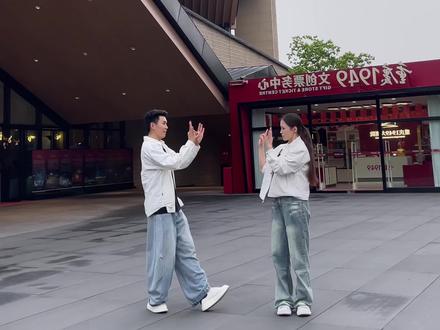 这个舞蹈也太有活力了~#爱情鸟舞蹈挑战 #爱情鸟 #yellowdaddy编舞 #一学就会系列 #零基础学舞蹈