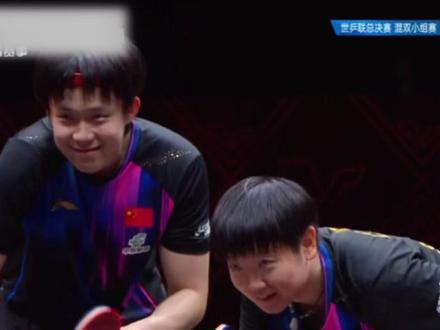 四个人憋了一整场最后两分的戏剧性实在没憋住都笑了哈哈哈哈哈哈
“你们笑起来 乌云散开”
#香港总决赛#混双#王楚钦孙颖莎#5114#乒乓球