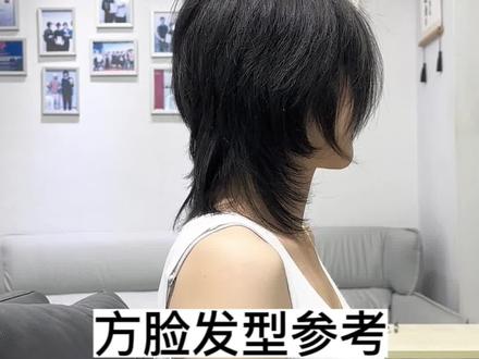 ★方脸发型参考★
狼尾鲻鱼头潮短发
时尚感,个性风格塑造
#短发设计 #深圳剪发 #短发 #女生短发 #根据脸型设计发型