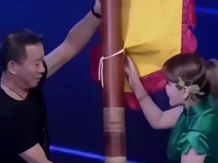 第二幕给我笑厥了。#乌兰图雅 #抽象