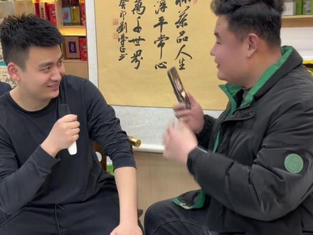 说我不在,胡歌变身小秘书#吴京 #胡歌 #模仿 #采访 #战狼