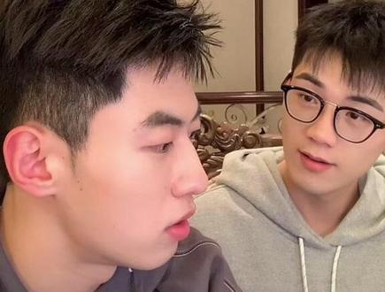 丢丢想搜刮人家飞鱼的生日礼物 哼今天又是倒贴鱼#男孩子真是可爱的生物 #潘丢丢 #飞鱼罐头