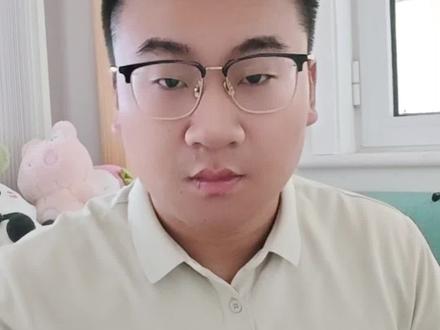 有理必胜 什么样的证据让见过无数生死的法医,在高铁站崩溃大哭;让身经百战的律师,躲在卫生间偷偷抹眼泪,小圆头加油,正义必胜。#小圆头 #李圣律师