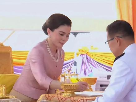 泰王打压苏提达王后,不让瑞士幼子认祖归宗,军方施压也没用