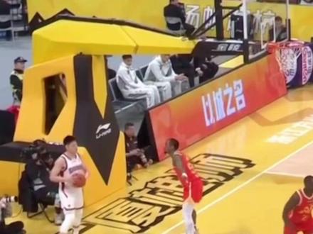 比后卫还快的中锋!桑普森仅用4秒一条龙压哨暴扣得分#dou来cba #cba联赛 #CBA揭幕战广厦VS山西