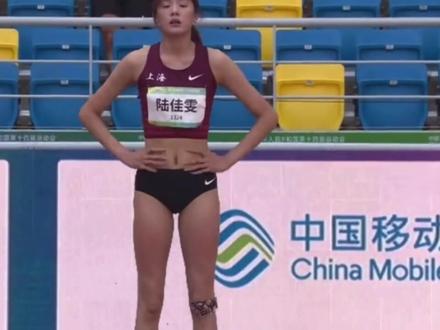 第14届西安#全运会 田径#女子跳高 冠军决出,上海19岁新人#陆佳雯 以1米92夺冠并创造个人最好成绩。