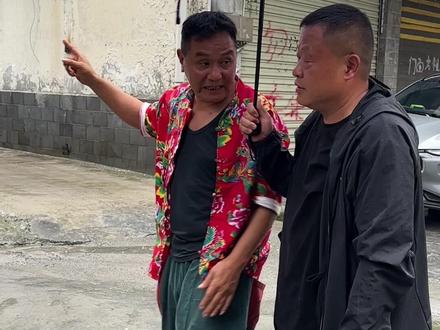 石雅静古丈坪坝镇叭喇村人,古丈三小二年级学生。该生文静听话,学习成绩优秀。由其父亲长年病痛拖垮了一家人(尿毒症晚期)妈妈为了孩子的生活費在外务工,生活十分困难,希望大家多帮帮这个可怜的孩子#农村家庭原创视频 #孝心无价代代相传 #爱心助学