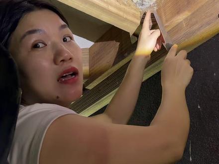 马来西亚燕屋沉浸式采燕窝~ 金丝燕用唾液筑成的“水晶小屋”,在灯光下闪闪发光——这就是大自然的魔法呀!
采燕窝就像大自然的手工课。轻轻取下、细细清理,看着毛燕变身为透亮的燕盏,这过程太愉快了!
#马来西亚 #燕窝 #燕窝知识 #金丝燕 #大自然的馈赠
