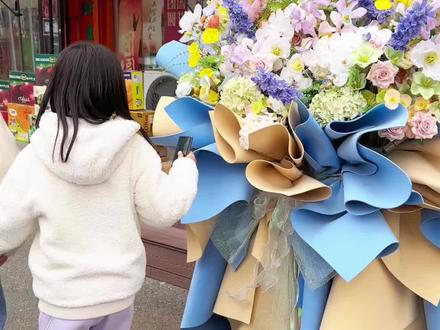 今天在医院打完针,娘俩来找的我,一起去赴约吃午餐,心情美美哒