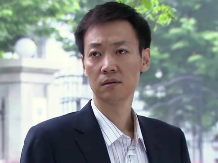 窝囊男人被妻子狠心抛弃,多年后逆袭霸气回来#好剧推荐 #情感 #辛柏青 #朱媛媛 #宅家dou剧