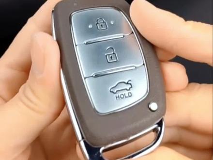 #现代悦动遥控器换电池 #现代ix25遥控器换电池 #现代ix35遥控器换电池 #现代汽车遥控器电池 现代全系列遥控器电池型号及拆装教程。