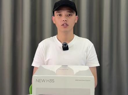 新款极米NEW H3S开箱实测,极米H3S在4000价位还是性价比很高的一款智能投影仪,搭配菲涅尔幕布白天也可以清晰观影#家用投影仪推荐 #极米h3s #投影幕布 #投影测评 #私人影院