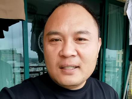 #欢迎光临我的生活 我的朋友斌哥哥从事摄影多年,很早就开始玩短视频,抖音粉丝是我的好几倍,他的学生上万个,大部分成为拍摄剪辑达人,这个课程160多节,涵盖拍摄剪辑绝大部分技术问题,会对你有帮助的。#拍摄剪辑 #生活随拍