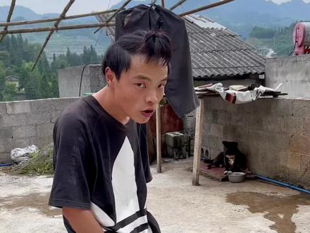 一米吧的大个儿!家庭地位属实不一般😏#农村搞笑段子 #记录农村生活 #搞笑夫妻日常 #原创搞笑 #搞笑视频