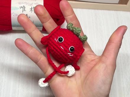 手脚可以抽抽拉拉的小番茄教程来啦,新手也能轻松上手!真的好好玩,快来一起钩织吧~
毛线是@苏苏姐家官方旗舰店 四股棉,色号51,32,06 钩针2.0 图解咪咪虾条(钩织版)#手工编织零基础教学 #钩针教程 #毛线钩织 #钩织小物件 #小挂件
