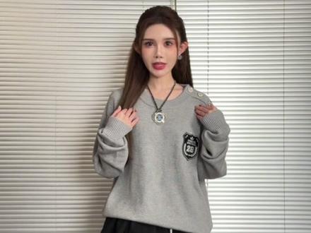 YLDP x Desire4四子机场同款系列介绍来啦✨ 期待家人们穿上同款的不同搭配效果哦!欢迎大家评论区晒美照ootd给我看!
#desire4 #邱鼎杰 #黄星 #李沛恩 #江衡